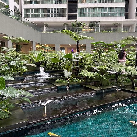 Modern Bauhaus Studio At Regalia Klcc Infinity Pool 吉隆坡 外观 照片