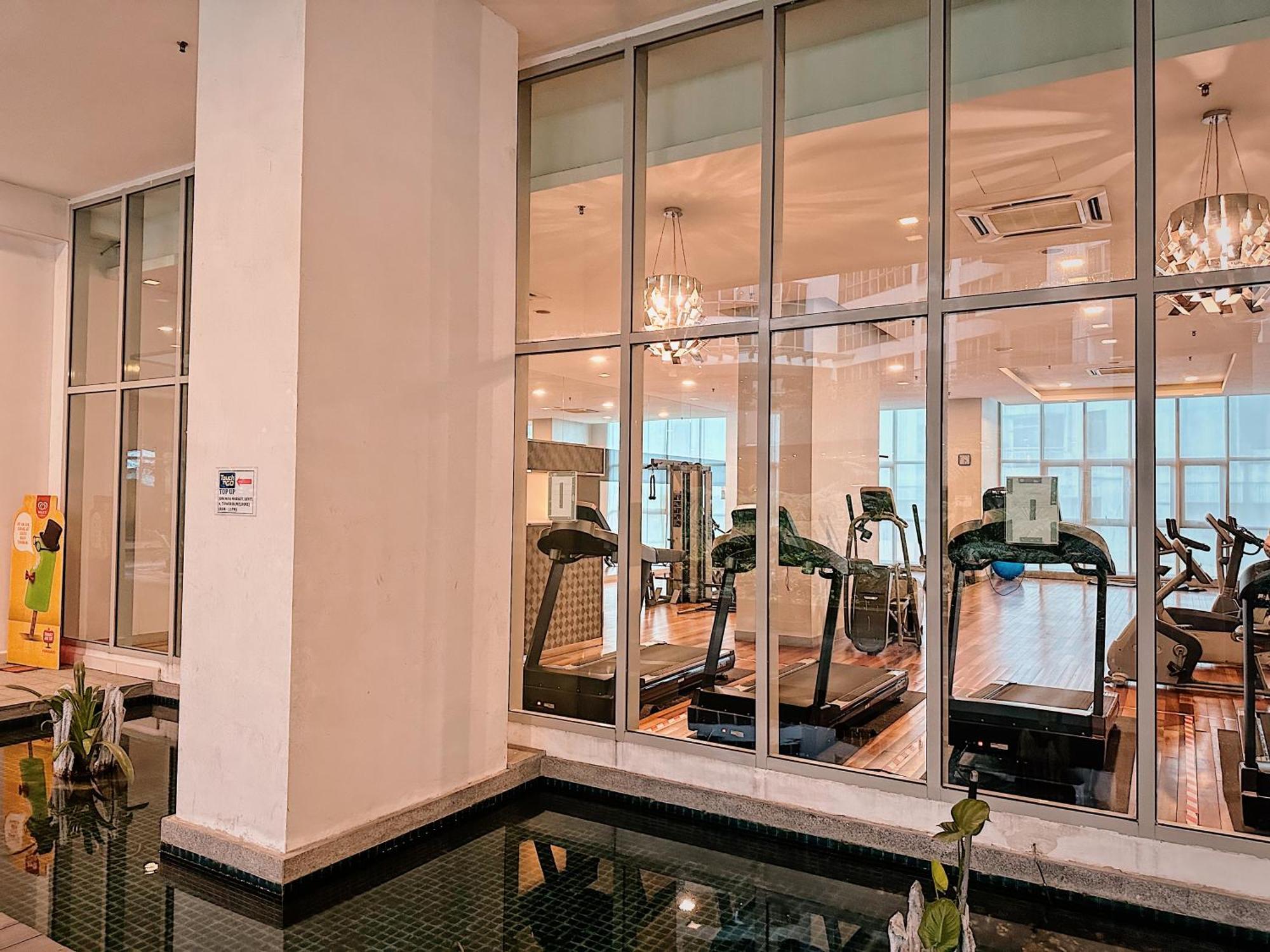 Modern Bauhaus Studio At Regalia Klcc Infinity Pool 吉隆坡 外观 照片
