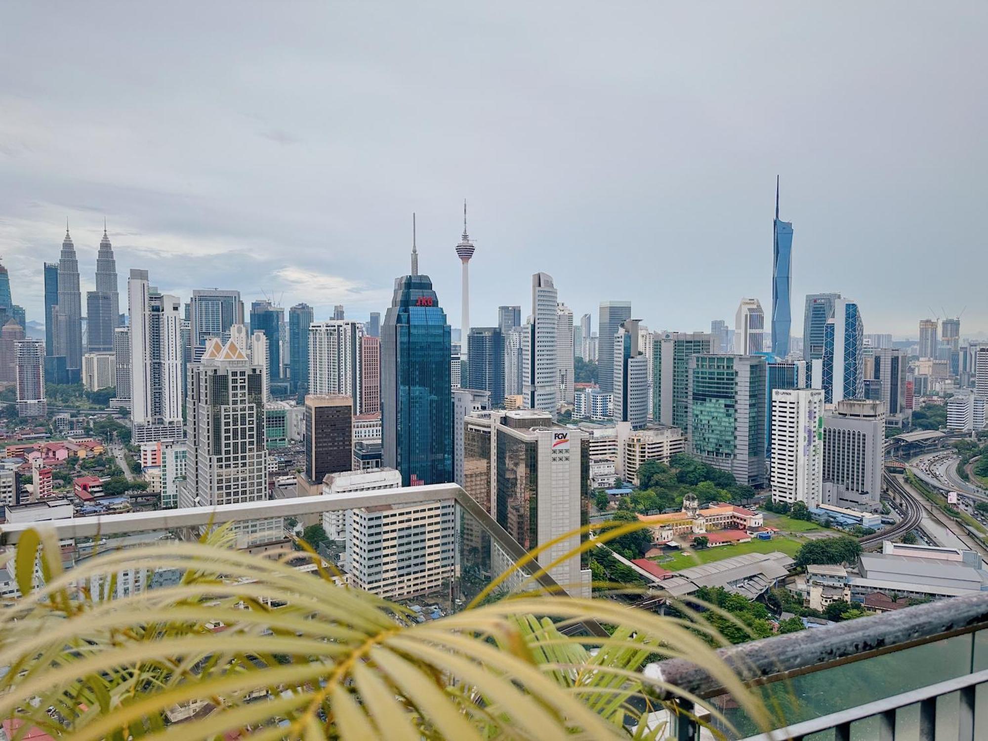 Modern Bauhaus Studio At Regalia Klcc Infinity Pool 吉隆坡 外观 照片
