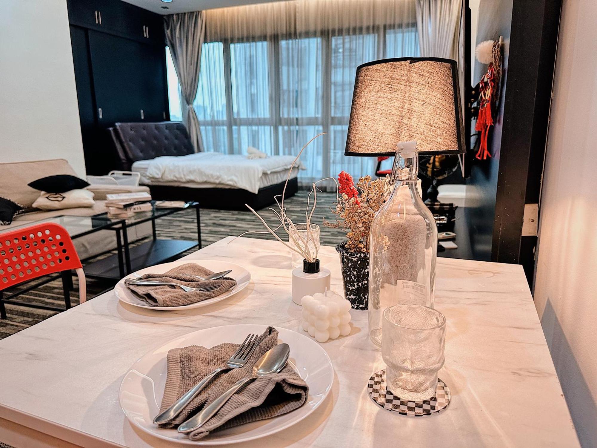 Modern Bauhaus Studio At Regalia Klcc Infinity Pool 吉隆坡 外观 照片